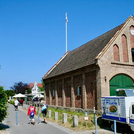 Geraeumige No 2 In Strandnaehe * Zingst
